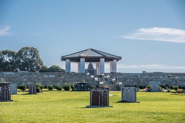 Rolling Hills Memorial Park grounds