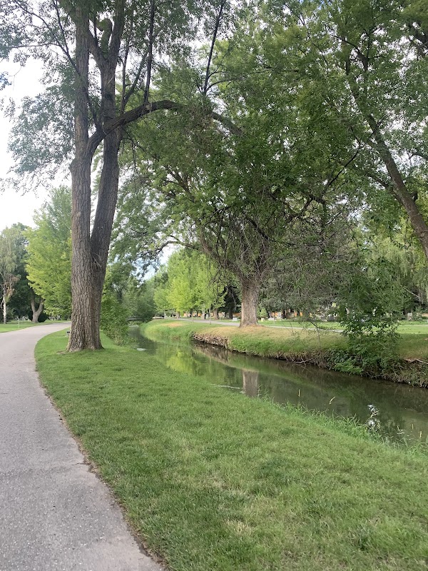Rose Hill Cemetery grounds