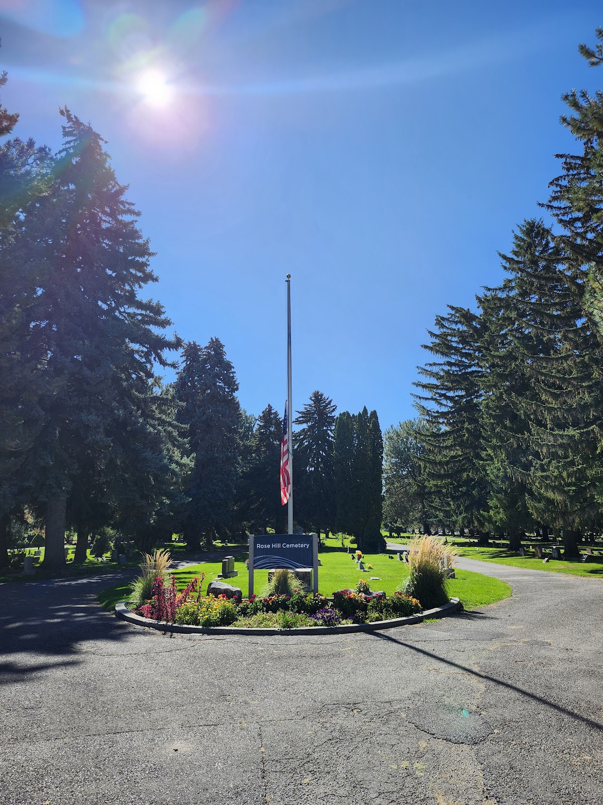 Rose Hill Cemetery cemetery grounds and headstones