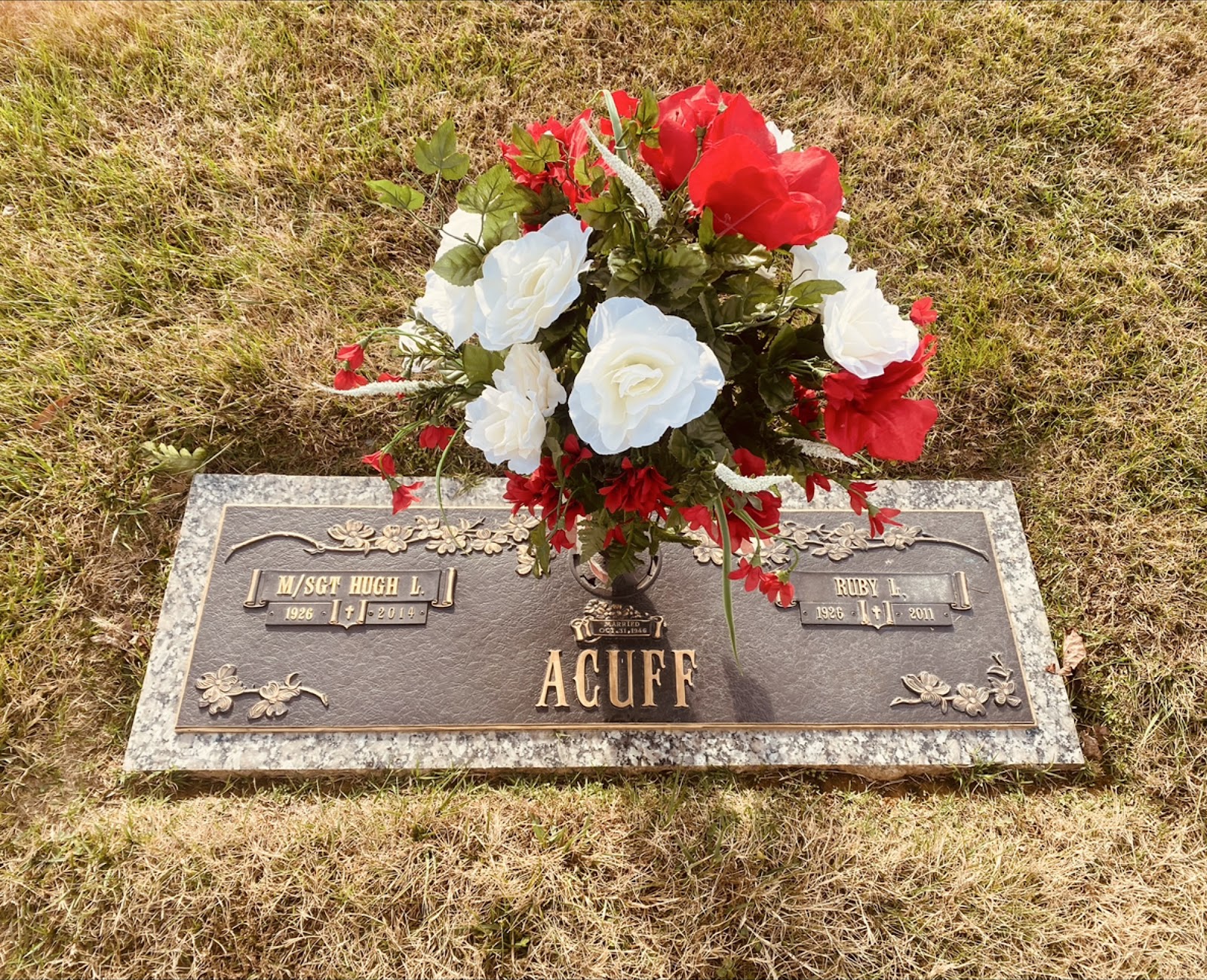 Rose Hill Memorial Gardens cemetery grounds and headstones
