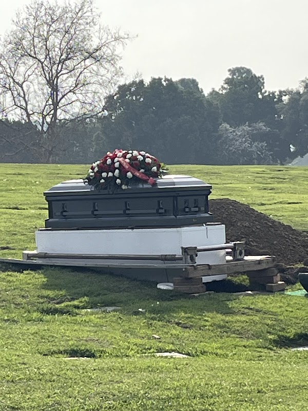 Rose Hills Mortuary grounds