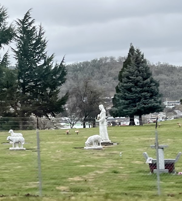 Roseburg Memorial Gardens grounds