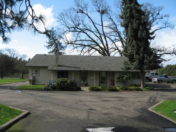 Roseburg Memorial Gardens grounds