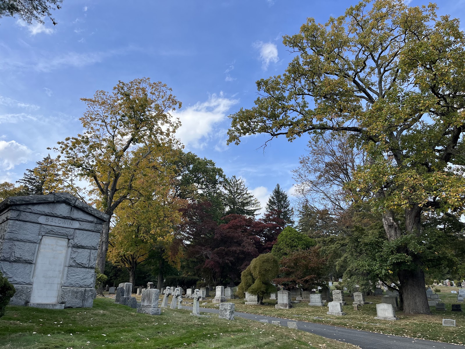 Rosedale Cemetery cemetery grounds and headstones