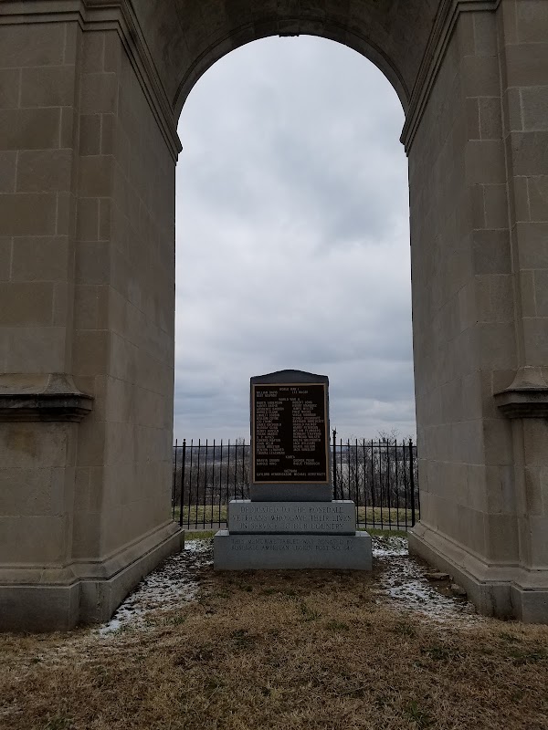 Rosedale Memorial Arch grounds