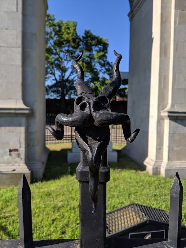 Rosedale Memorial Arch grounds