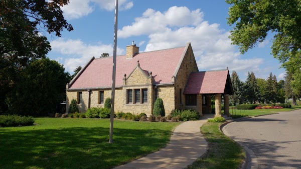 Roselawn Cemetery grounds