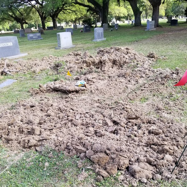 Roselawn Memorial Park grounds
