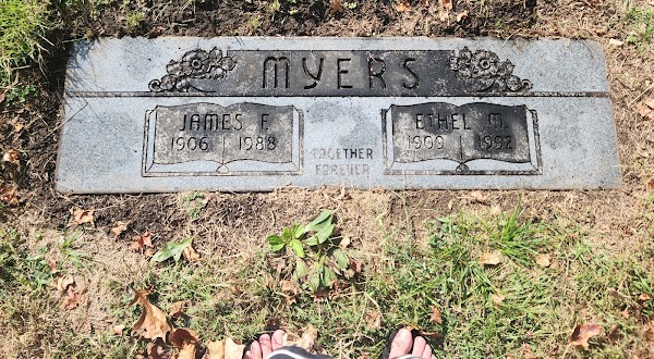 Roselawn Memorial Park Cemetery grounds