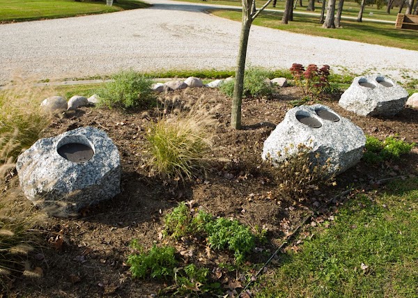 Roselawn Memorial Park Cemetery grounds