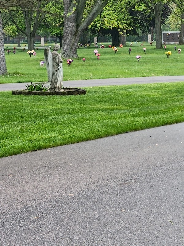 Roselawn Memorial Park grounds