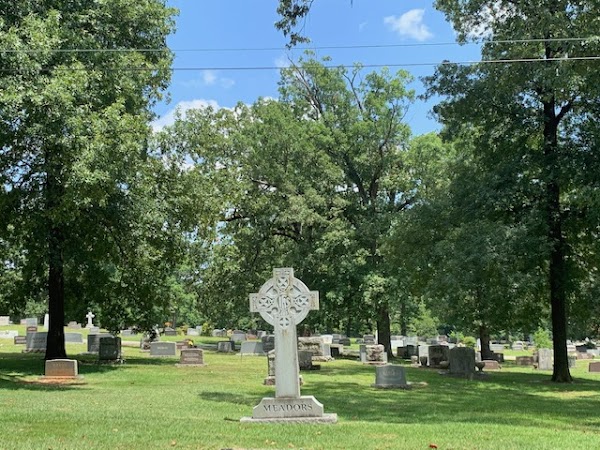 Roselawn Memorial Park grounds