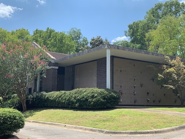 Roselawn Memorial Park grounds