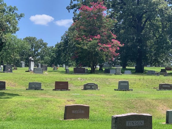 Roselawn Memorial Park grounds