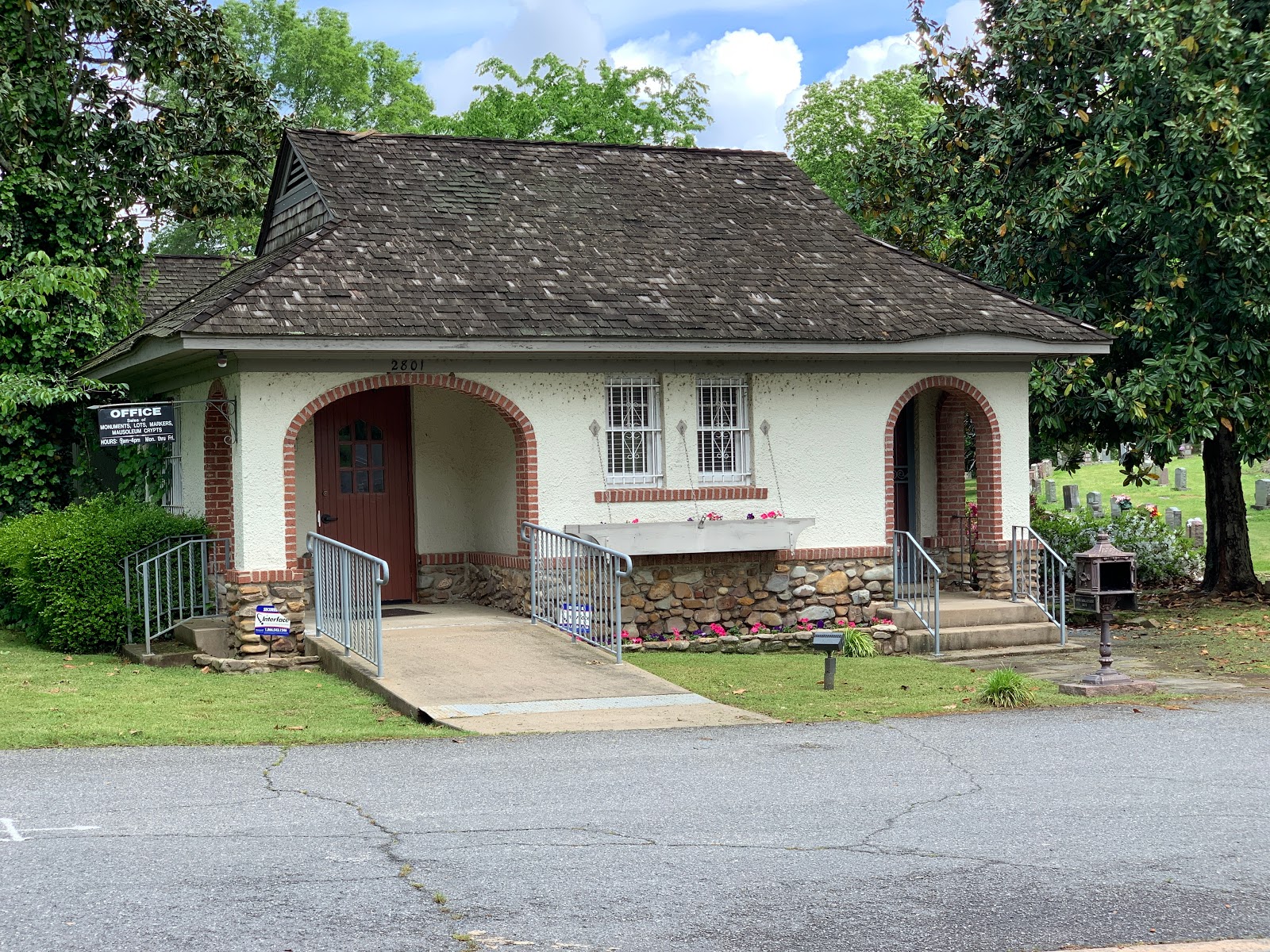 Roselawn Memorial Park cemetery grounds and headstones