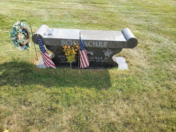 Roselawn Memorial Park grounds