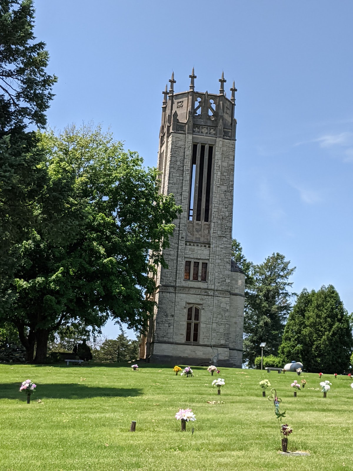 Roselawn Memorial Park headstone and grounds
