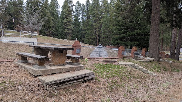 Roslyn Cemetery grounds