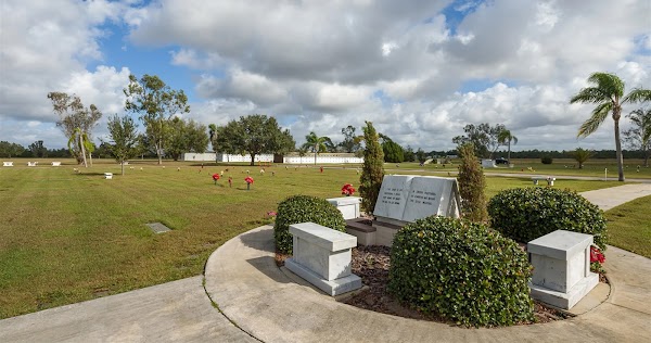 Royal Palm Memorial Gardens grounds