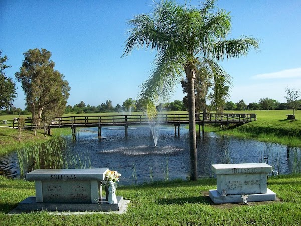 Royal Palm Memorial Gardens grounds