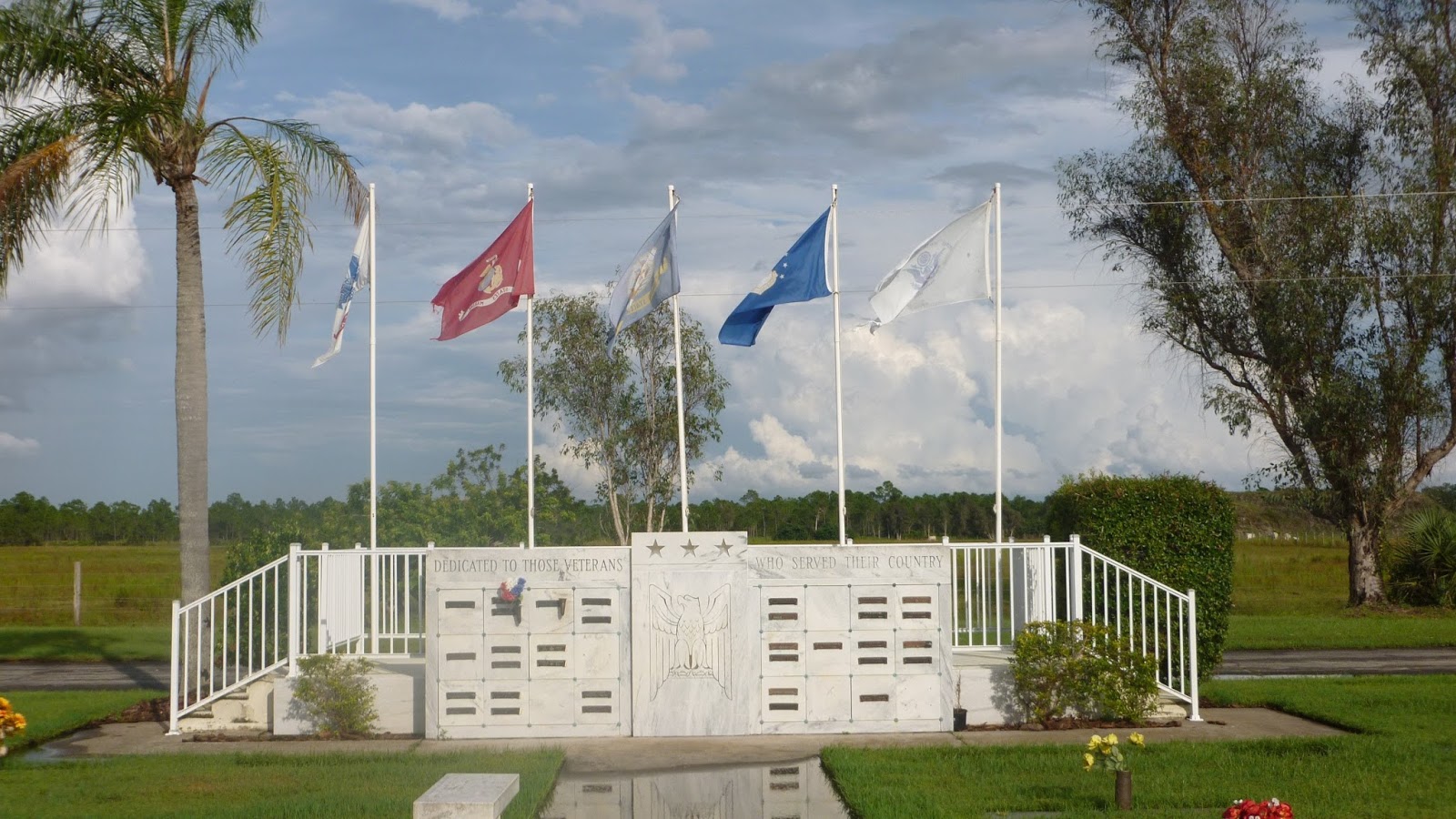 Royal Palm Memorial Gardens cemetery grounds and headstones