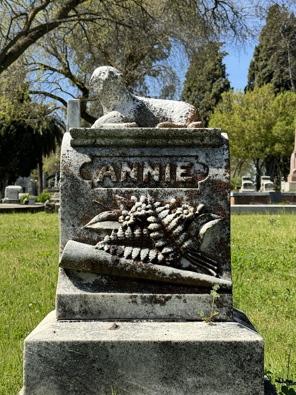 Sacramento Historic City Cemetery grounds