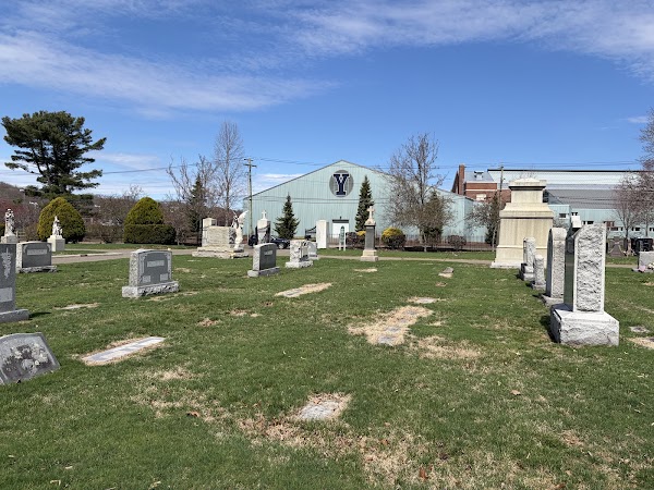 Saint Lawrence Cemetery grounds