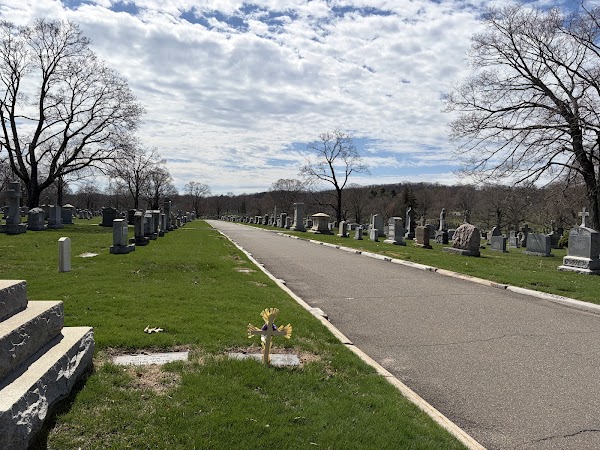 Saint Lawrence Cemetery grounds