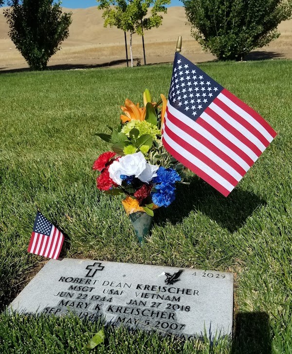 San Joaquín Valley National Cemetery grounds