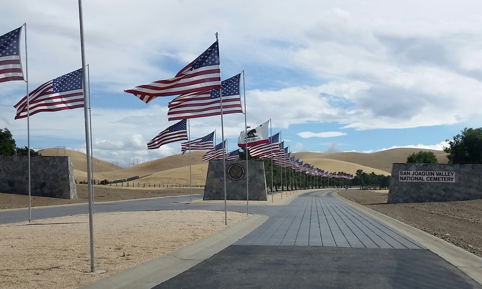 San Joaquín Valley National Cemetery cemetery grounds and headstones