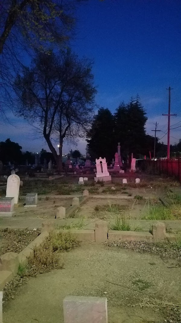 San Lorenzo Pioneer Cemetery grounds