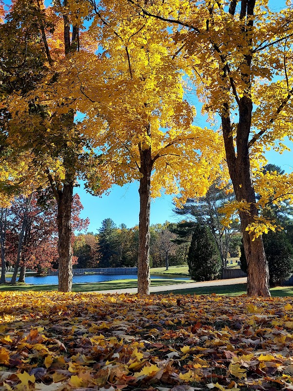 Sanford Oakdale Cemetery grounds