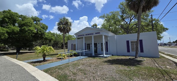Sarasota Memorial Park grounds