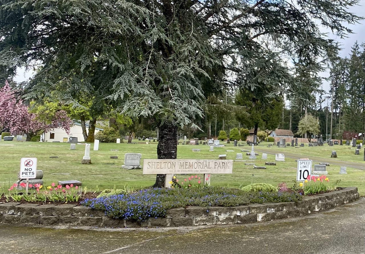 Shelton Memorial Park cemetery grounds and headstones