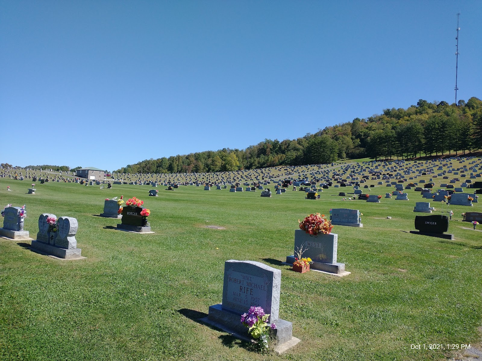 Shinnston Memorial Cemetery & Mausoleum headstone and grounds