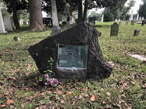 Shockoe Hill Cemetery grounds