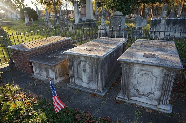 Shockoe Hill Cemetery grounds