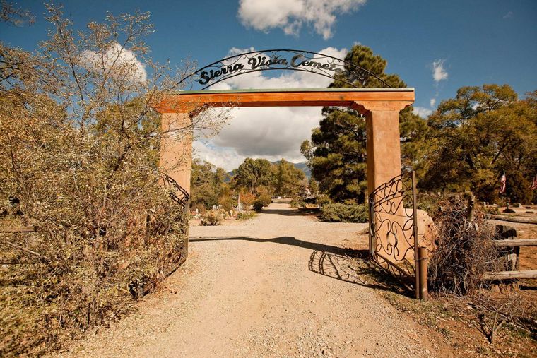 Sierra Vista Cemetery headstone and grounds