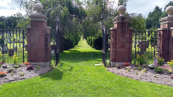 Simsbury Cemetery grounds