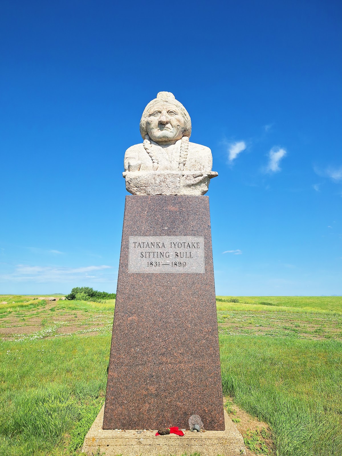 Sitting Bull's Grave cemetery grounds and headstones
