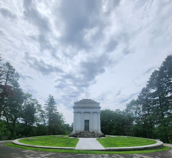 Sleepy Hollow Cemetery grounds