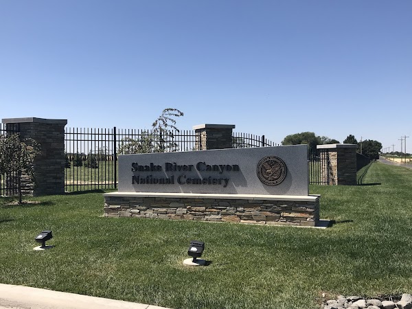 Snake River Canyon National Cemetery grounds
