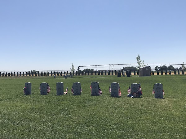 Snake River Canyon National Cemetery grounds