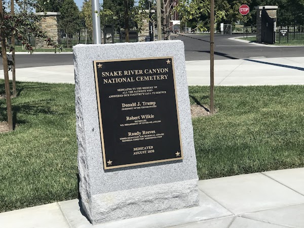 Snake River Canyon National Cemetery grounds