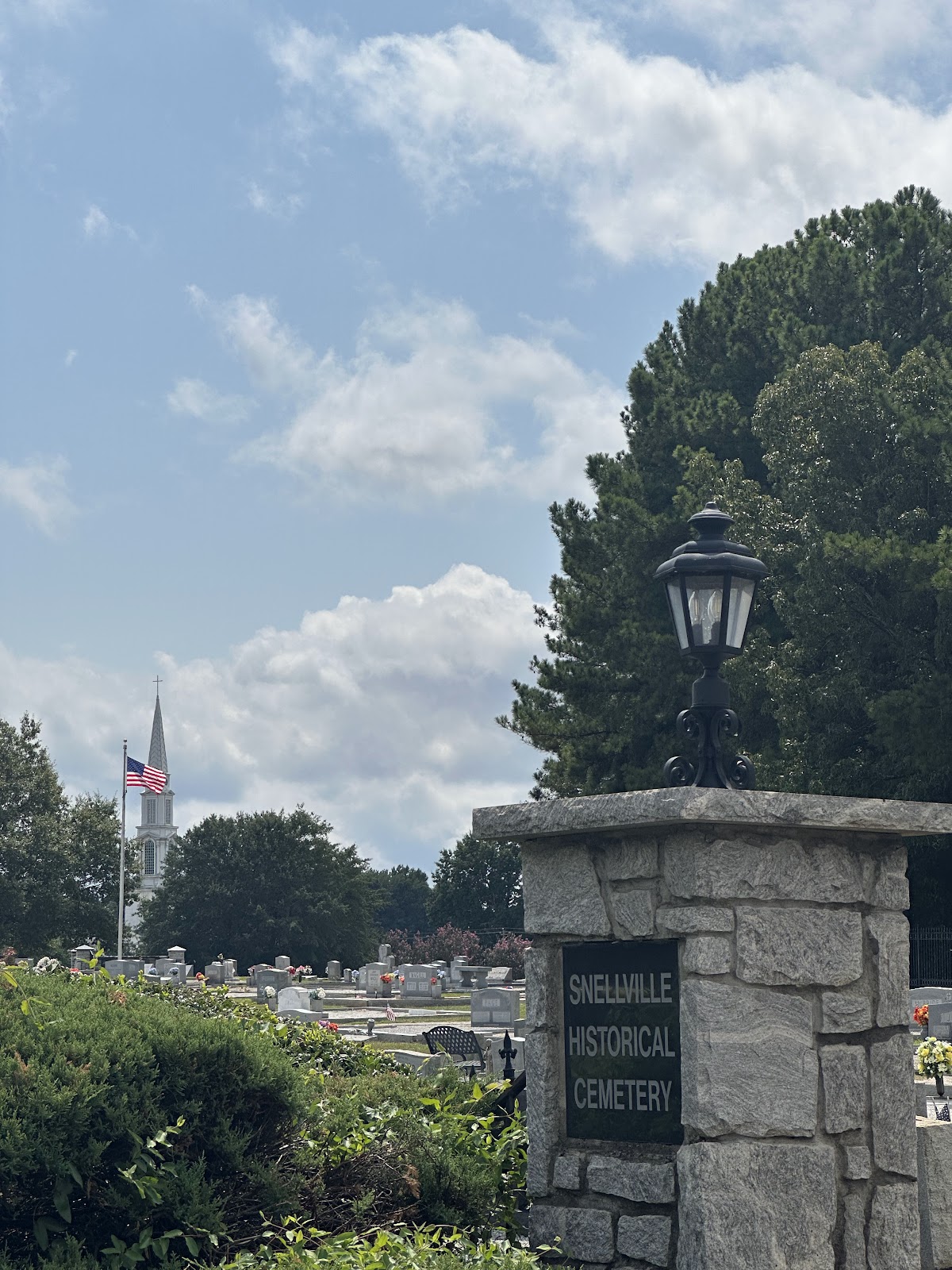 Snellville Historical Cemetery cemetery grounds and headstones