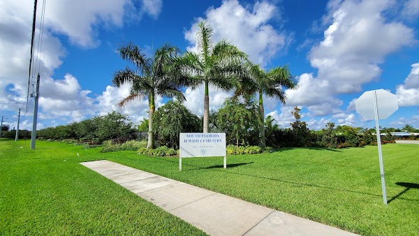 South Florida Jewish Cemetery grounds