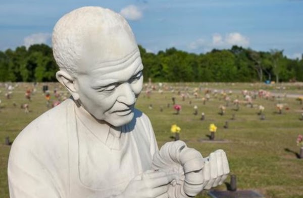 Southern Memorial Gardens Cemetery grounds