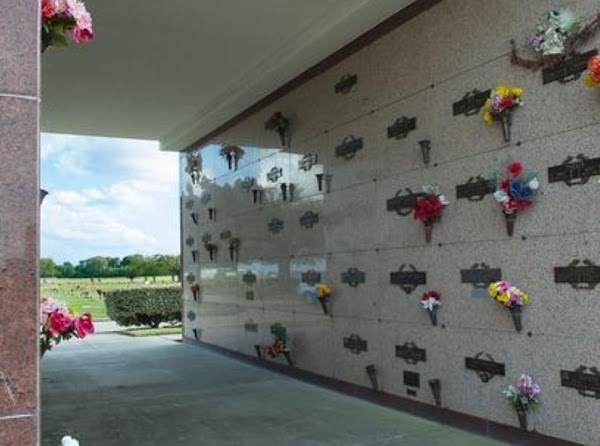 Southern Memorial Gardens Cemetery grounds