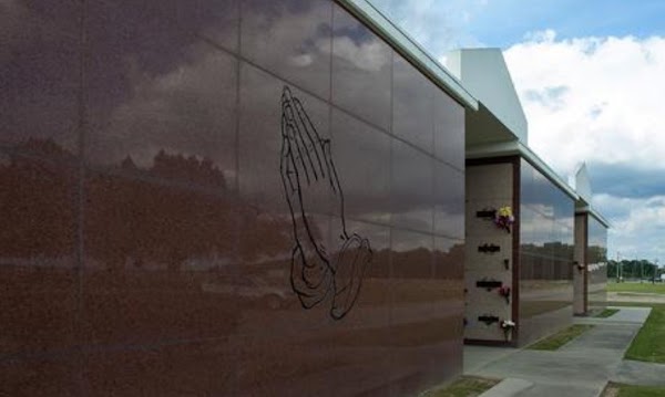 Southern Memorial Gardens Cemetery grounds