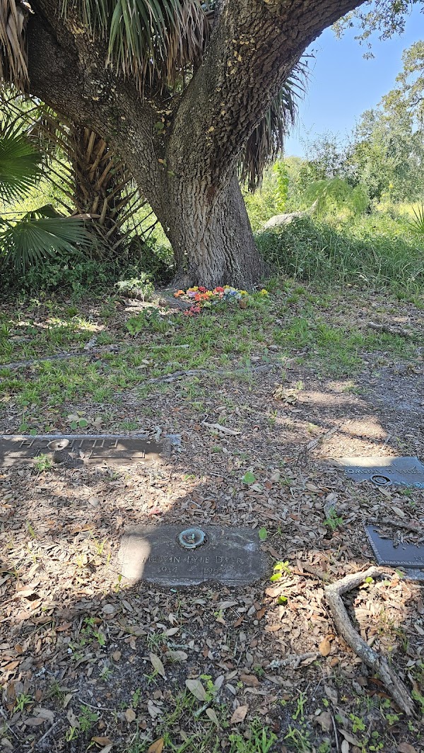 Southern Memorial Park grounds